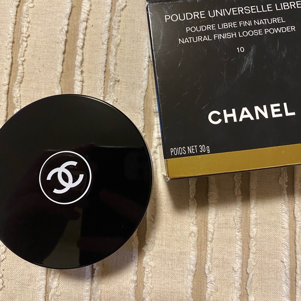 NWT Chanel POUDRE UNIVERSELLE LIBRE in 10
